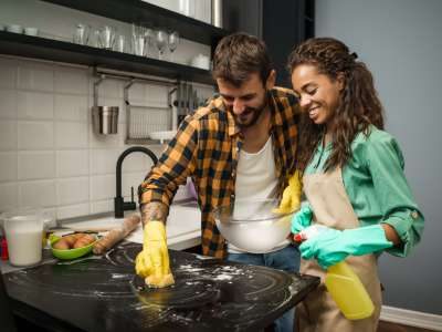 Küche putzen: Tipps für eine strahlend saubere Küche